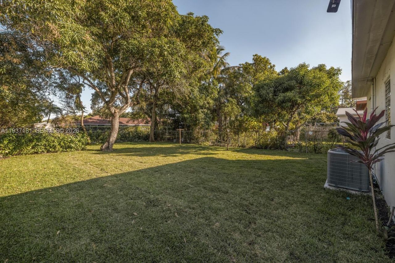 424 NW 53rd St, Miami, FL 33127 Photo