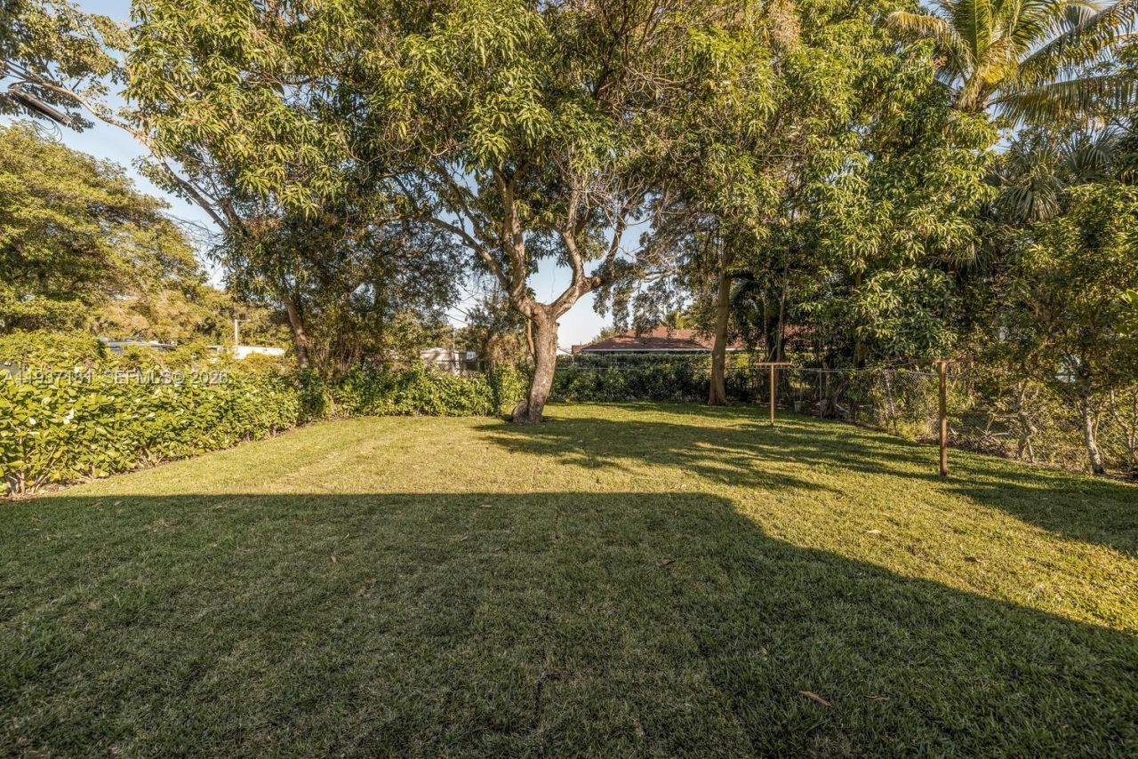 424 NW 53rd St, Miami, FL 33127 Photo