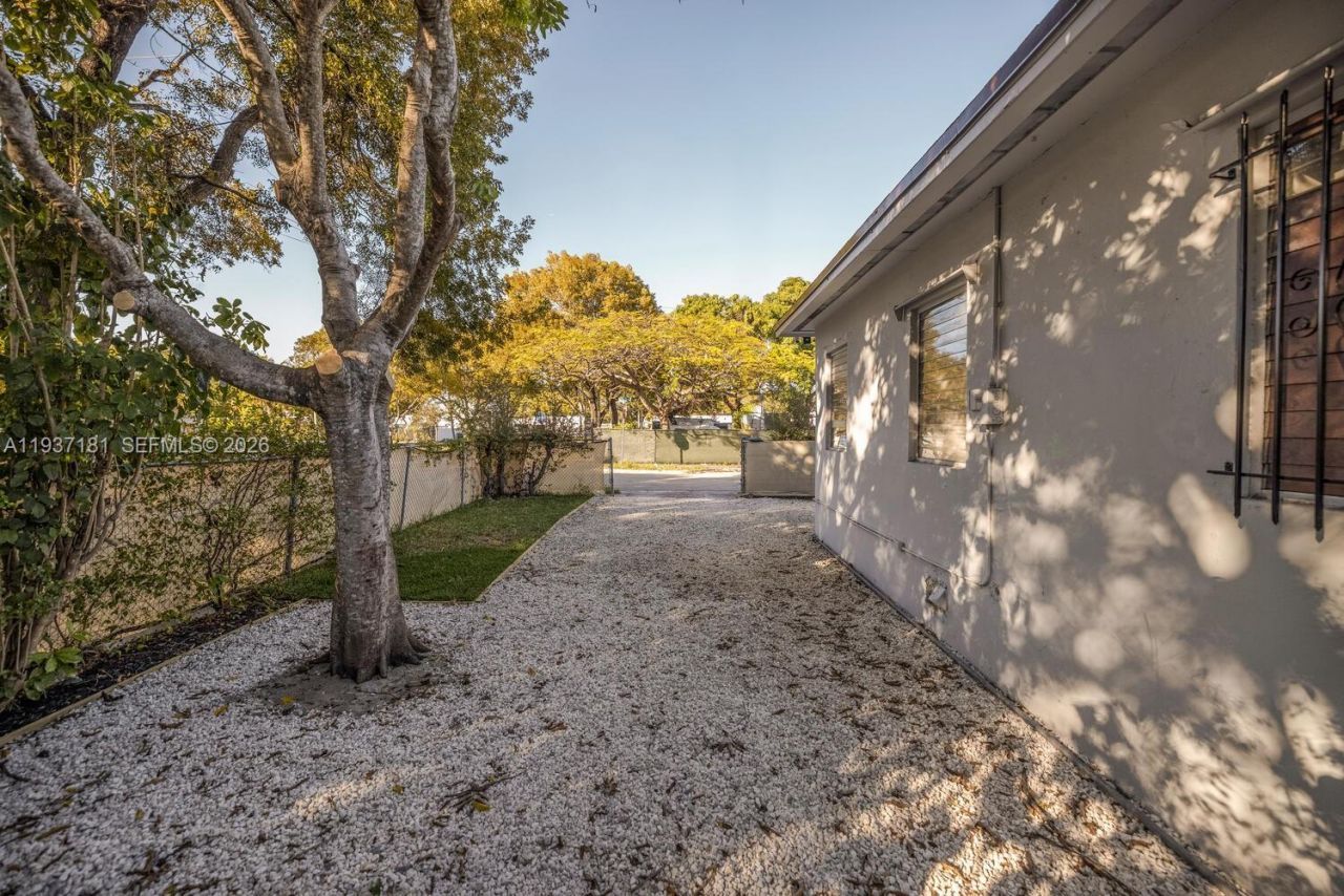 424 NW 53rd St, Miami, FL 33127 Photo