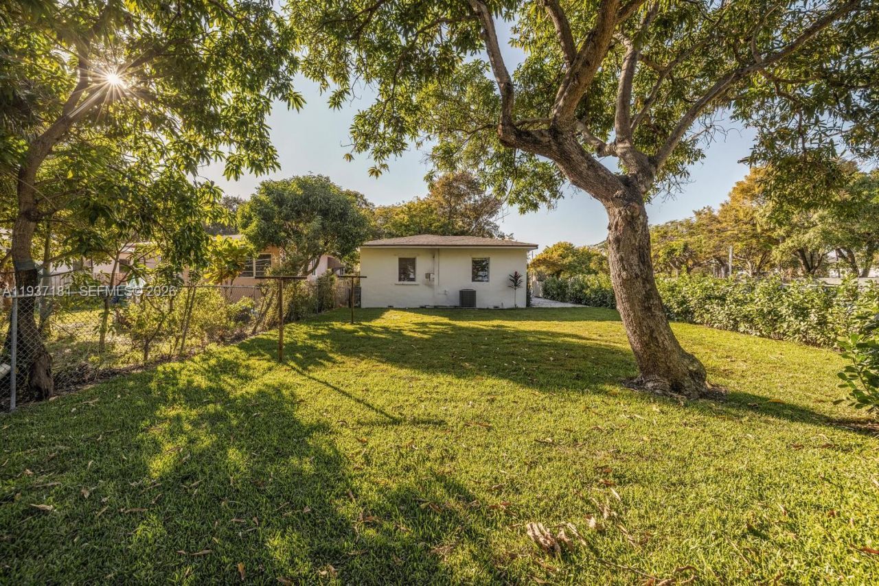 424 NW 53rd St, Miami, FL 33127 Photo