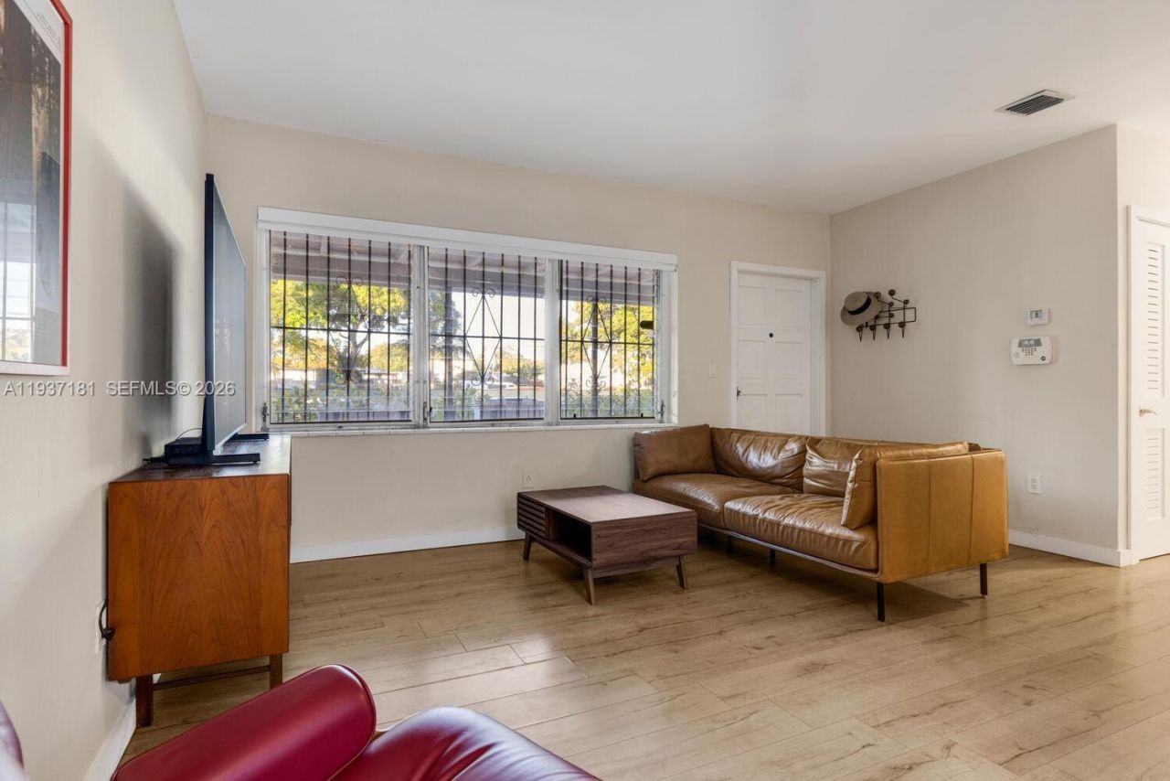 424 NW 53rd St, Miami, FL 33127 Photo