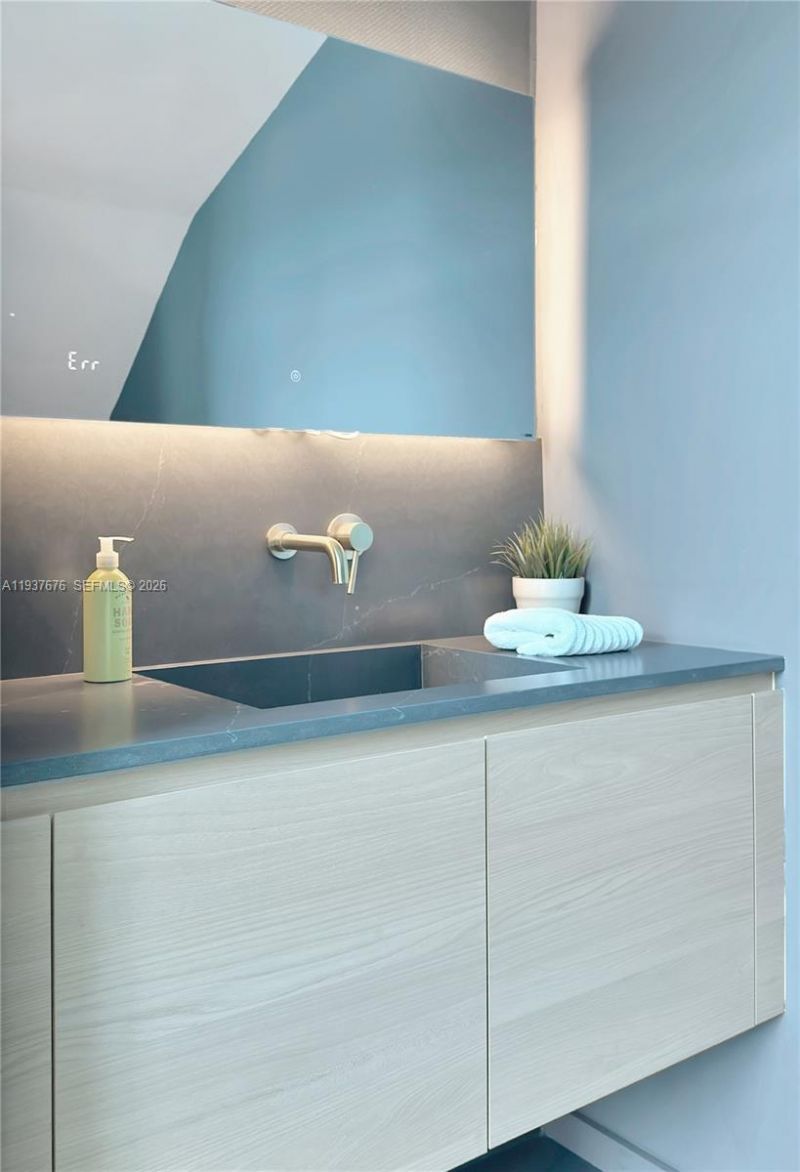 734 Michigan Ave , Unit 7, Miami Beach, FL 33139 Photo