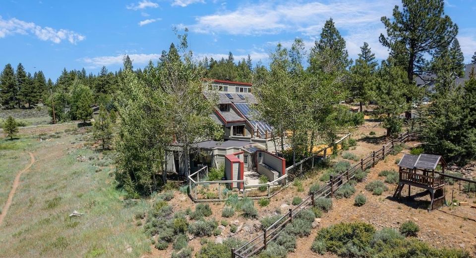 10390 Manchester Drive, Truckee, CA 96161 Photo