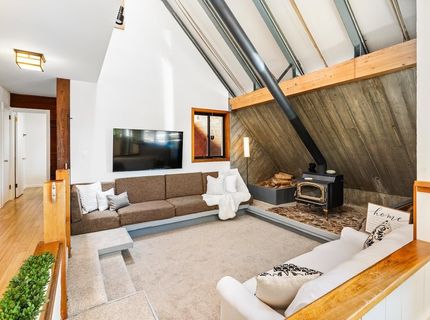 10390 Manchester Drive, Truckee, CA 96161 Photo