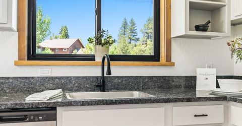 10390 Manchester Drive, Truckee, CA 96161 Photo