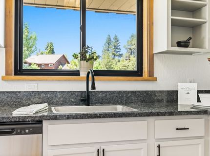 10390 Manchester Drive, Truckee, CA 96161 Photo