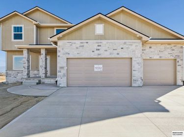 18055 Sycamore Drive, Gretna, NE 68028