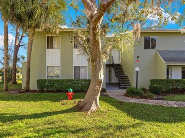 584 FAIRWAYS CIRCLE, Unit A, OCALA, FL 34472