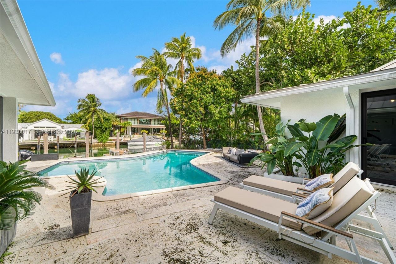 121 Knollwood Drive, Key Biscayne, FL 33149 Photo