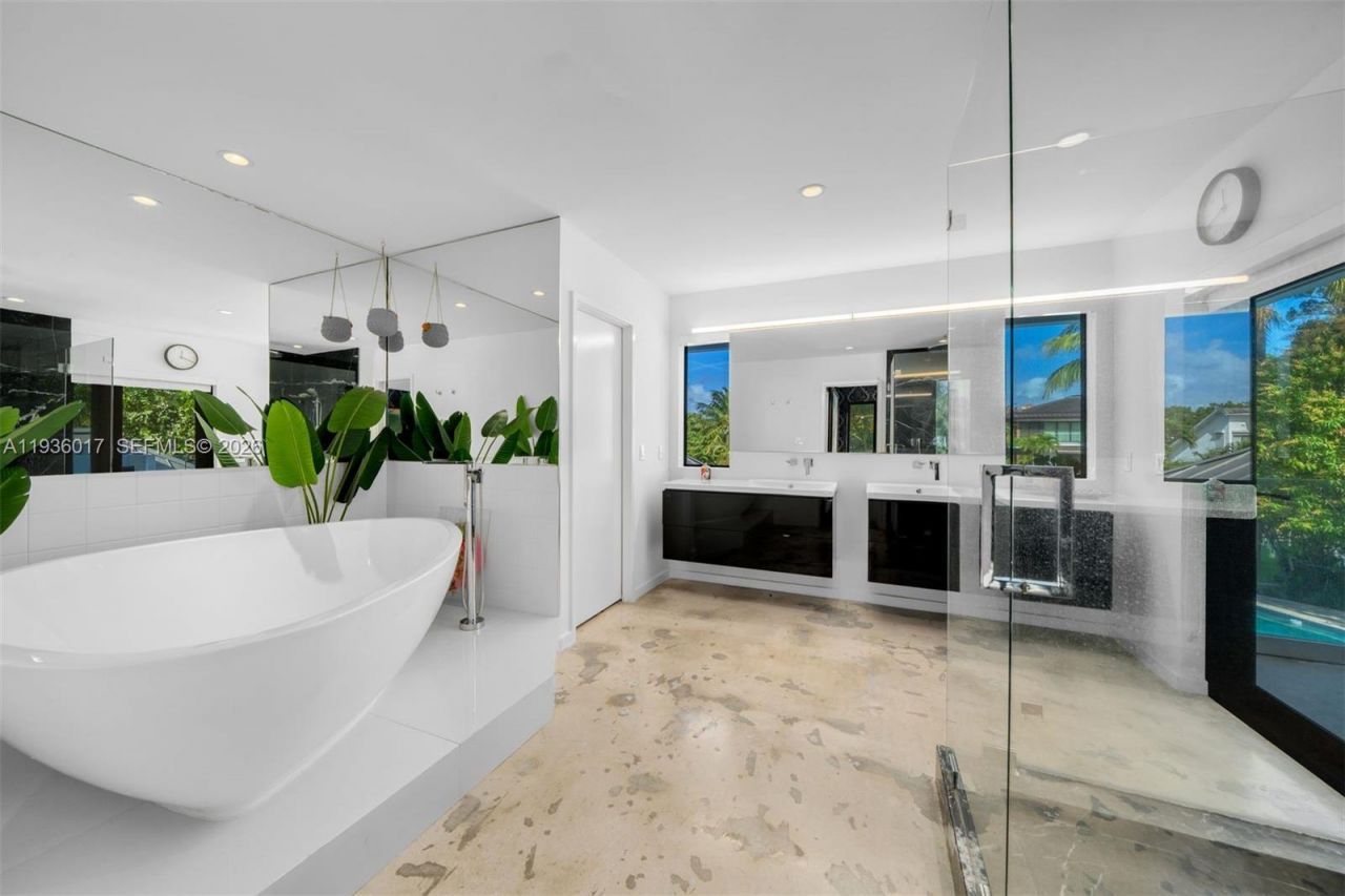 121 Knollwood Drive, Key Biscayne, FL 33149 Photo