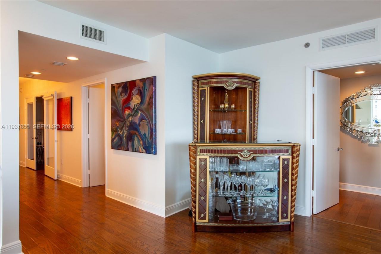 1850 S Ocean Dr, Unit 1004, Hallandale Beach, FL 33009 Photo