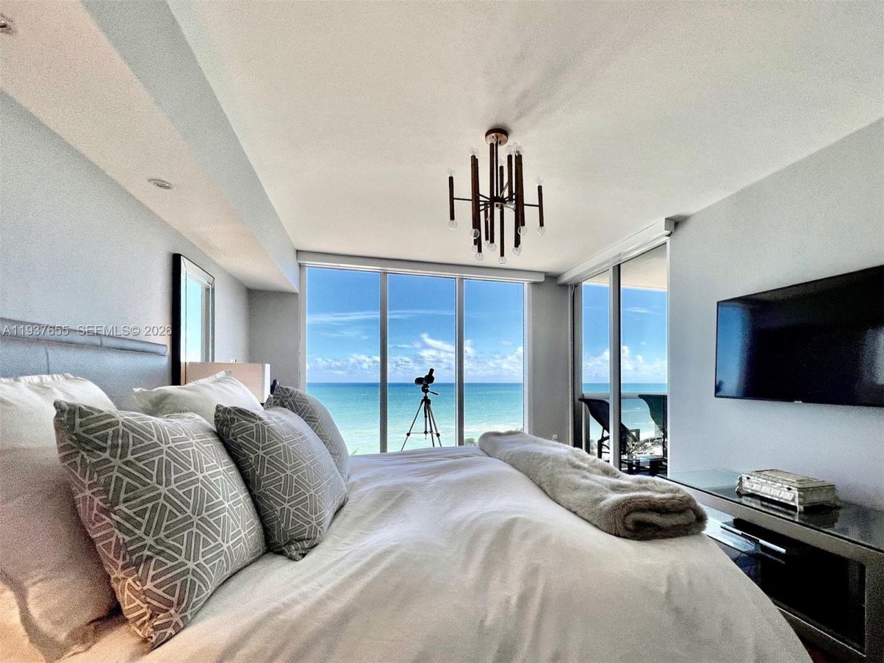 1850 S Ocean Dr, Unit 1004, Hallandale Beach, FL 33009 Photo