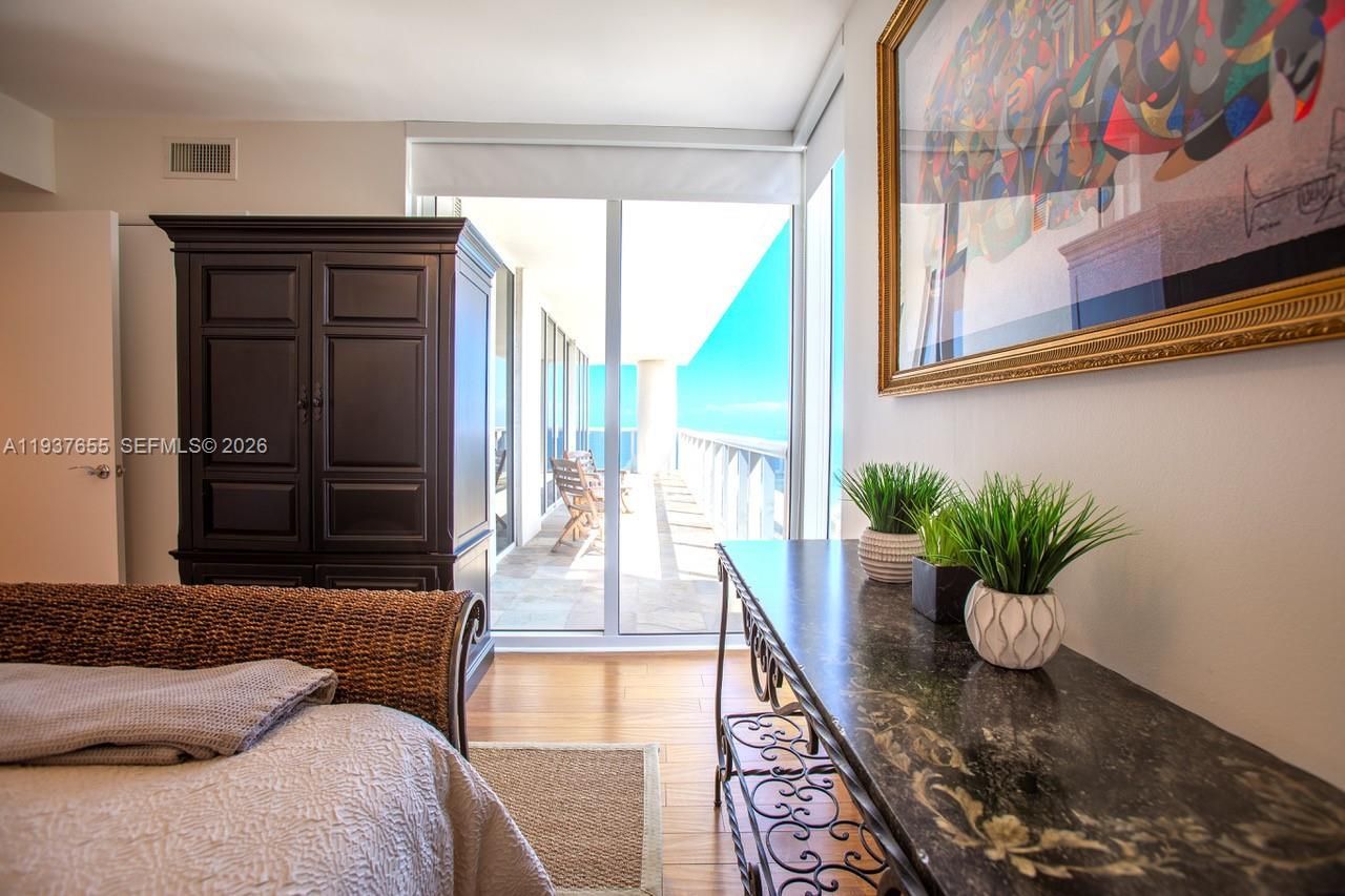 1850 S Ocean Dr, Unit 1004, Hallandale Beach, FL 33009 Photo