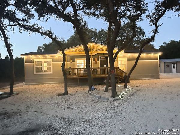 368 Northlake Dr, Lakehills, TX 78063