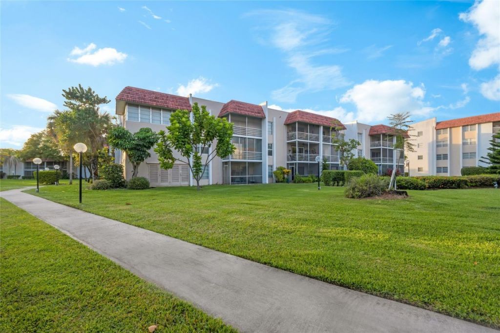 3774 Inverrary Boulevard, Unit 104P, Fort Lauderdale, FL 33319 Photo