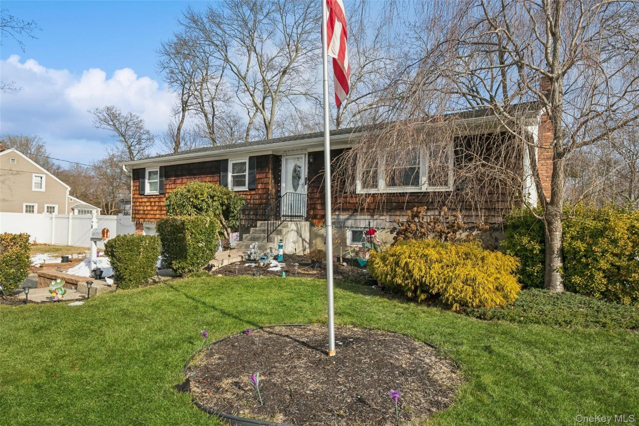 49 Admiral Street, Port Jefferson Station, NY 11776 Main Photo