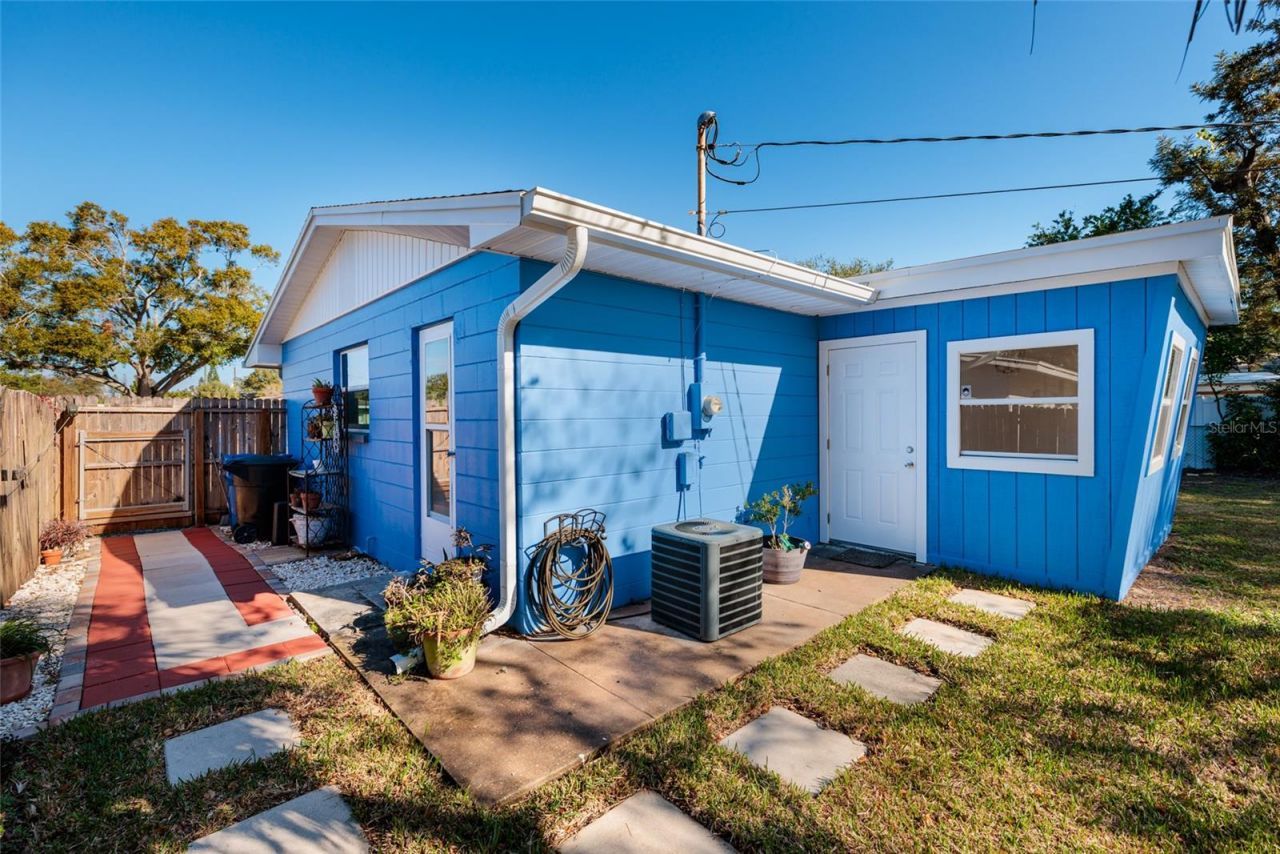 704 72nd Avenue N, Saint Petersburg, FL 33702 Photo