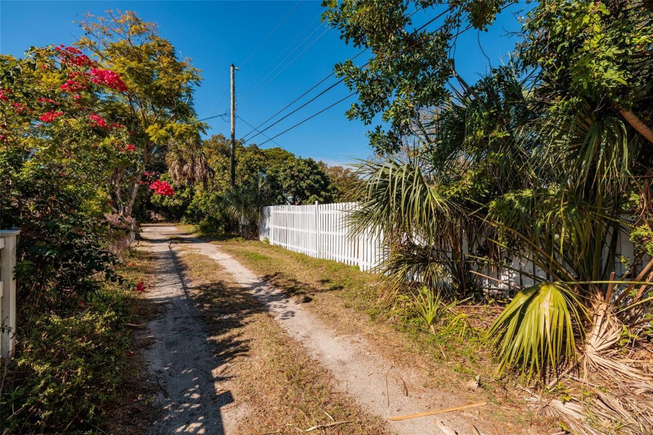 704 72nd Avenue N, Saint Petersburg, FL 33702 Photo