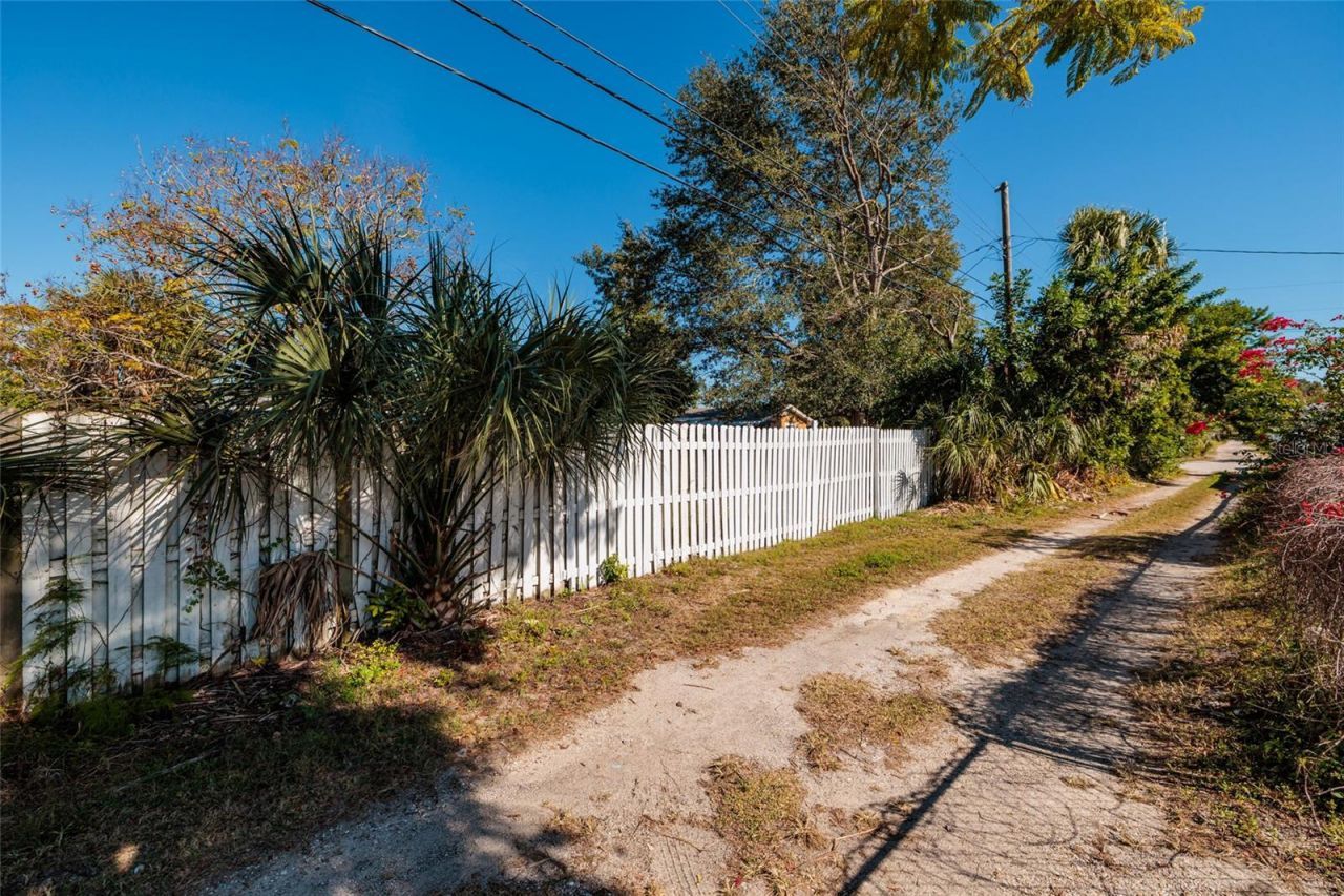 704 72nd Avenue N, Saint Petersburg, FL 33702 Photo