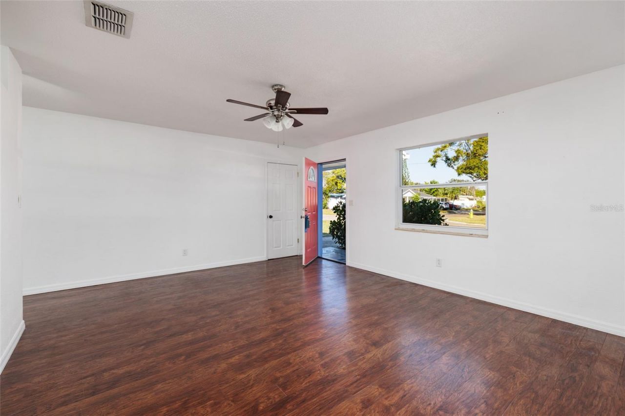 704 72nd Avenue N, Saint Petersburg, FL 33702 Photo