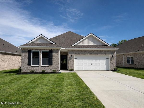 48 Powell Place, Byhalia, MS 38611