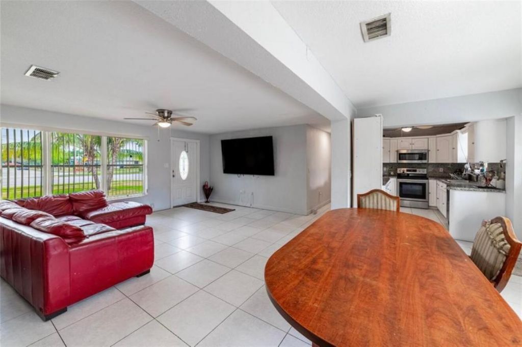 4416 W Broward Boulevard, Plantation, FL 33317 Photo