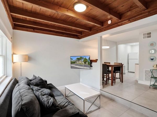 901 SE 14th Court, Unit 3, Fort Lauderdale, FL 33316