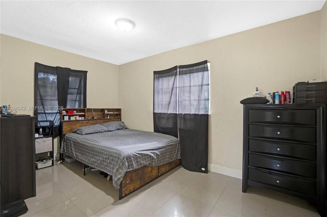 1245 NW 130th St, North Miami, FL 33167 Photo