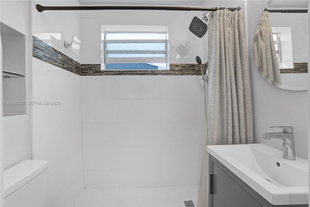 1245 NW 130th St, North Miami, FL 33167 Photo