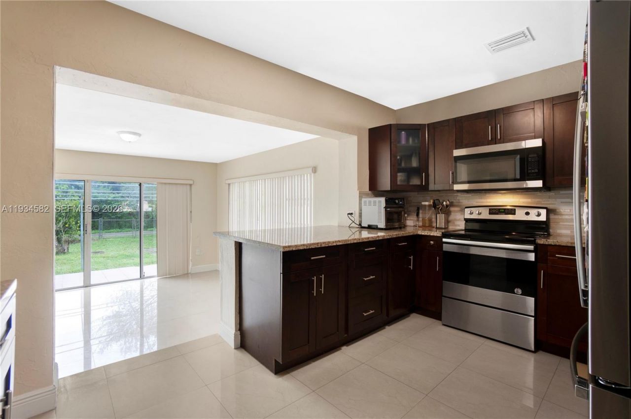 1245 NW 130th St, North Miami, FL 33167 Photo