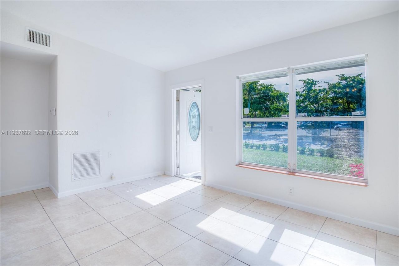 1305 11th Ct, West Palm Beach, FL 33401 Photo