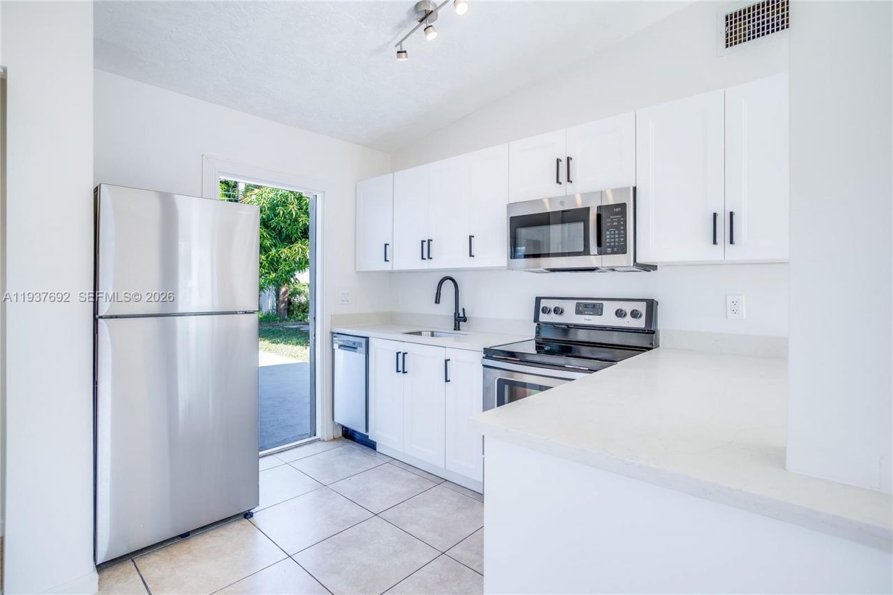 1305 11th Ct, West Palm Beach, FL 33401 Photo