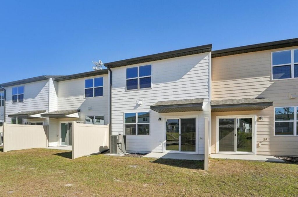 472 Colchester Court Photo 21