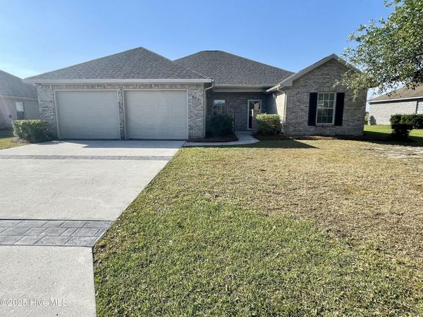 607 Castle Bay Drive, Hampstead, NC 28443