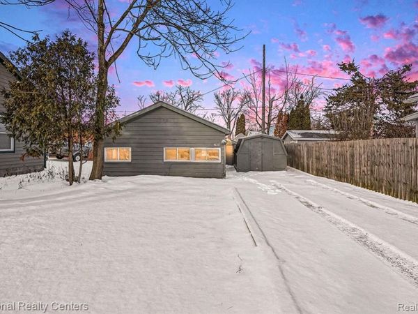 2960 Glenbroke Street, Keego Harbor, MI 48320