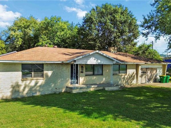 1100 E Huntsville Avenue, Springdale, AR 72764