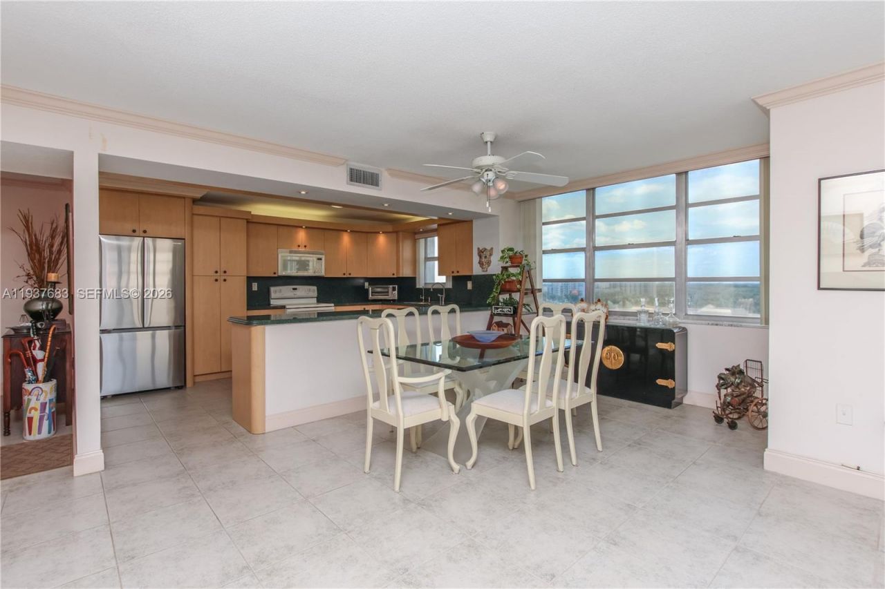 2780 NE 183rd St , Unit 901, Aventura, FL 33160 Photo