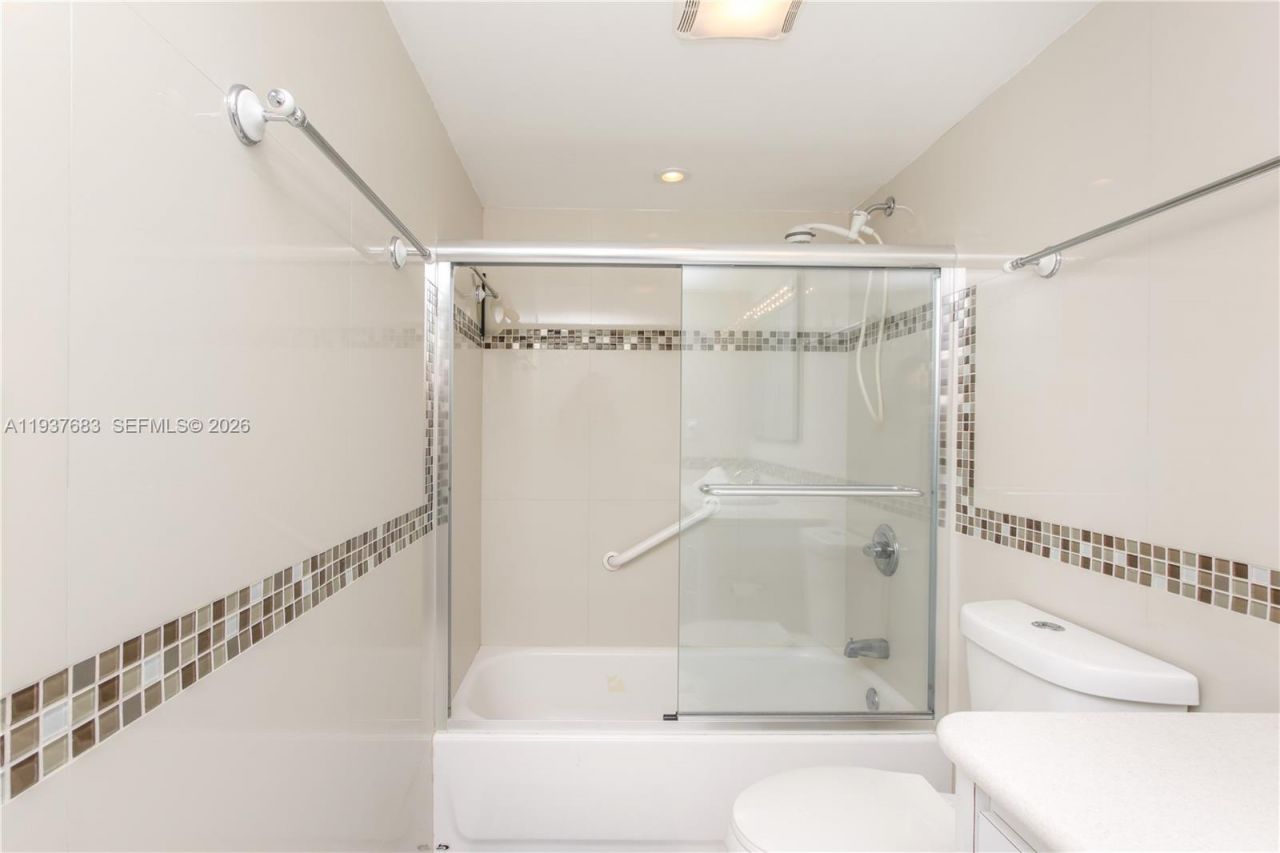 2780 NE 183rd St , Unit 901, Aventura, FL 33160 Photo