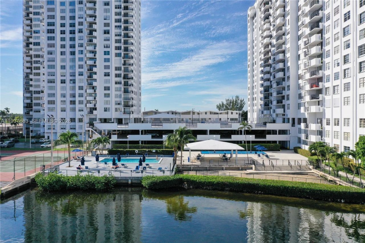 2780 NE 183rd St , Unit 901, Aventura, FL 33160 Photo