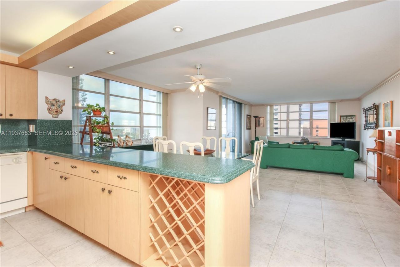 2780 NE 183rd St, Unit 901, Aventura, FL 33160 Photo