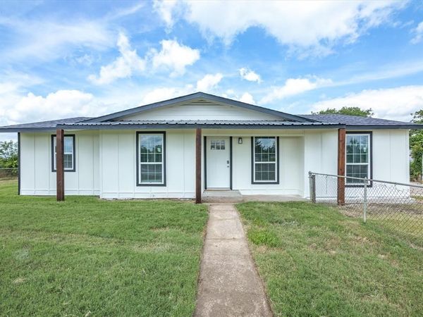 526 Jack Grace Hill Road, Bowie, TX 76230