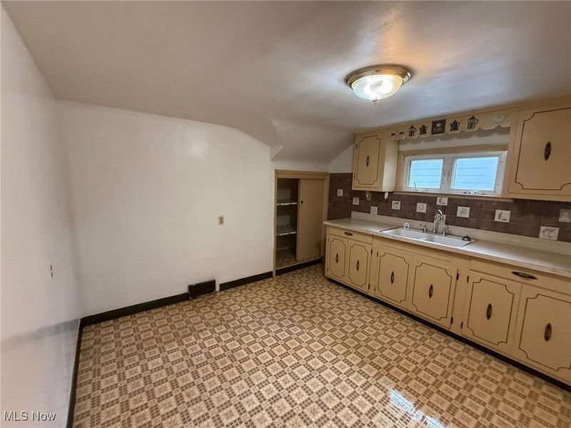 4902 E 109th Street, Cleveland, OH 44125 Photo 2