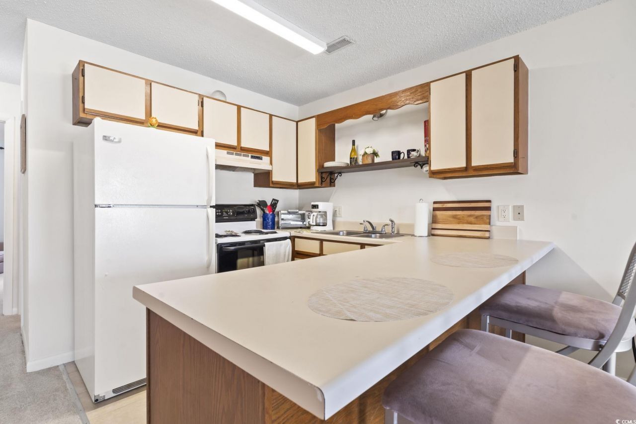 500 Fairway Village Dr. Photo 16