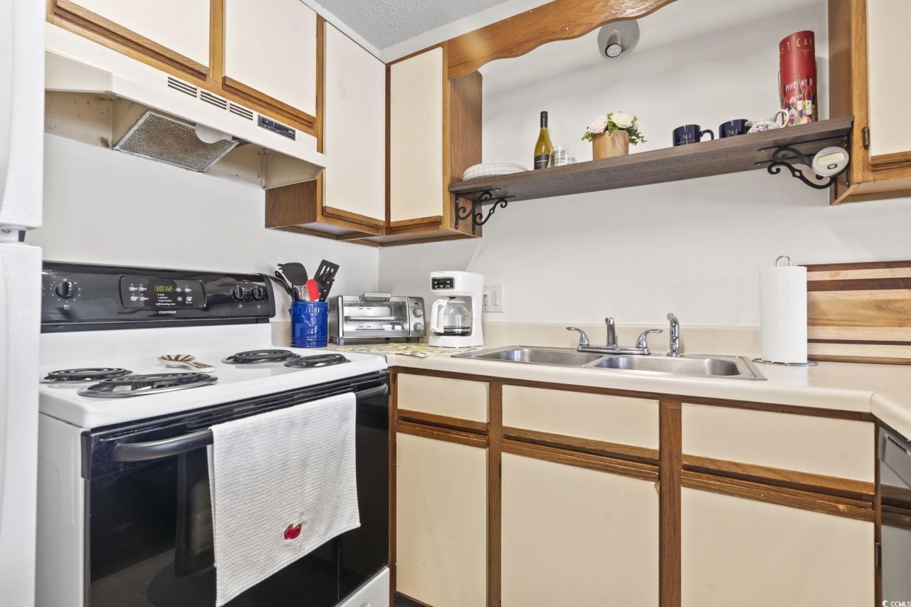 500 Fairway Village Dr. Photo 9