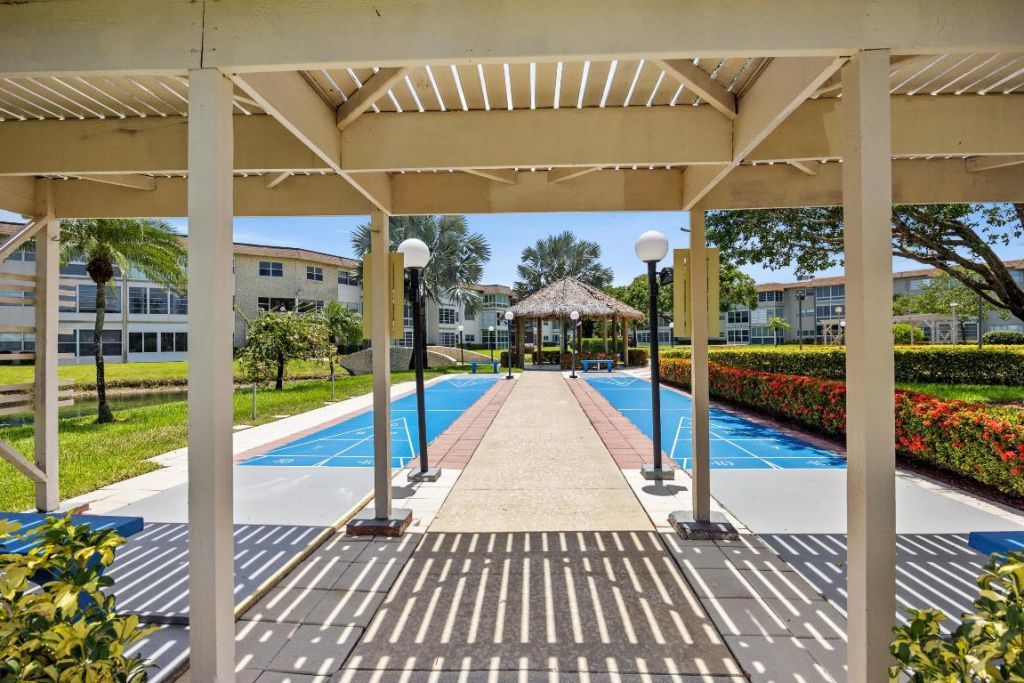 3405 NW 48 Avenue, Unit J514, Lauderdale Lakes, FL 33319 Photo