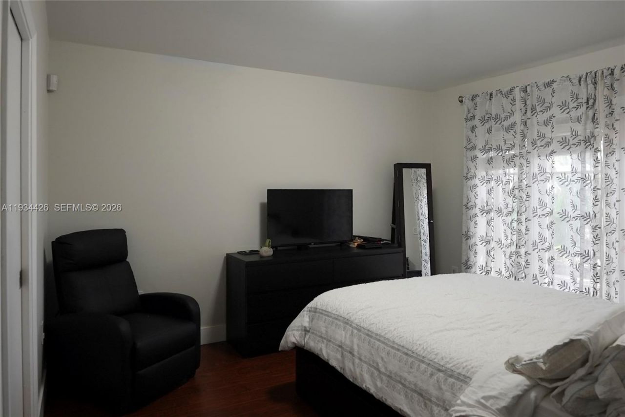 5763 NW 97th Ct, Doral, FL 33178 Photo