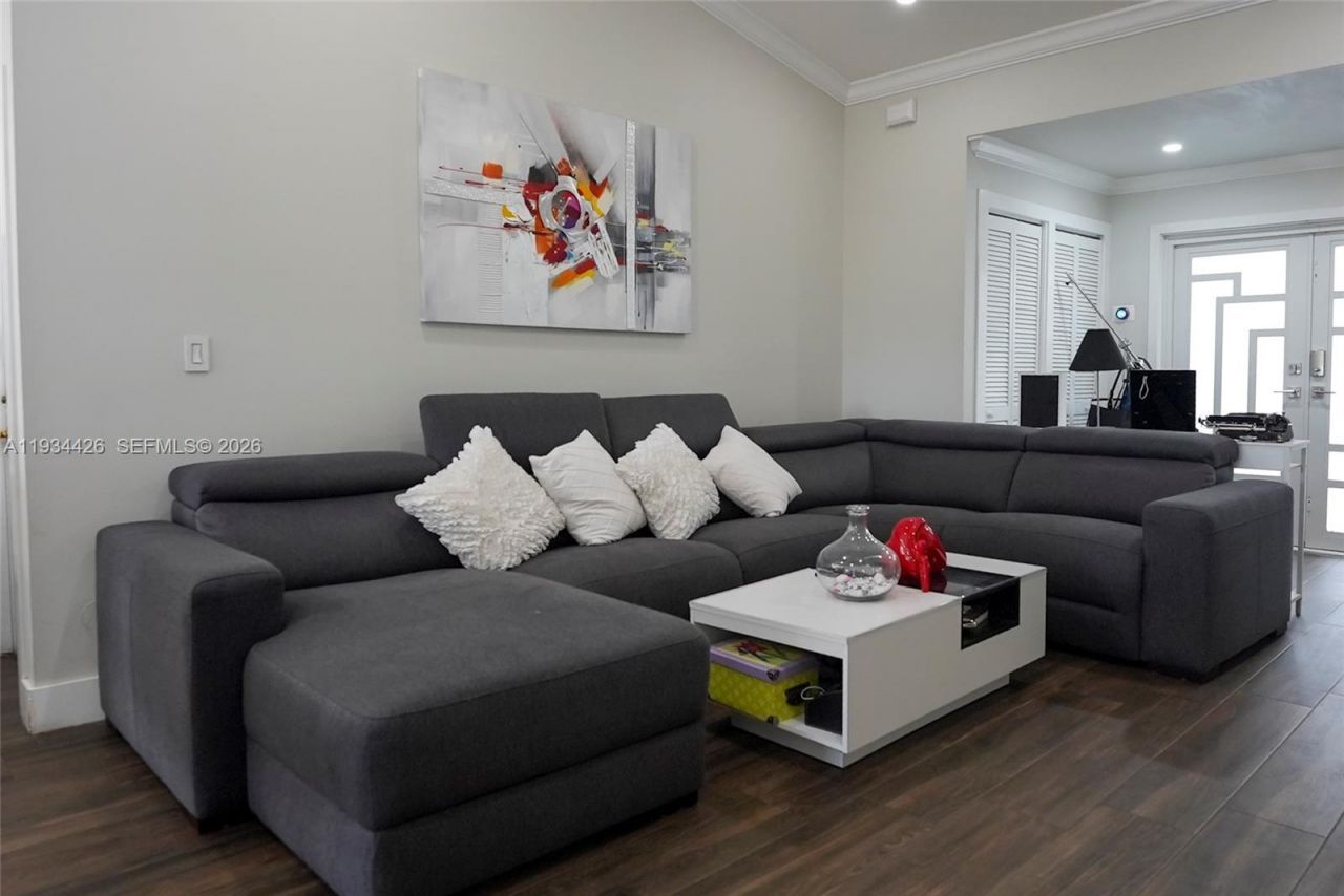 5763 NW 97th Ct, Doral, FL 33178 Photo