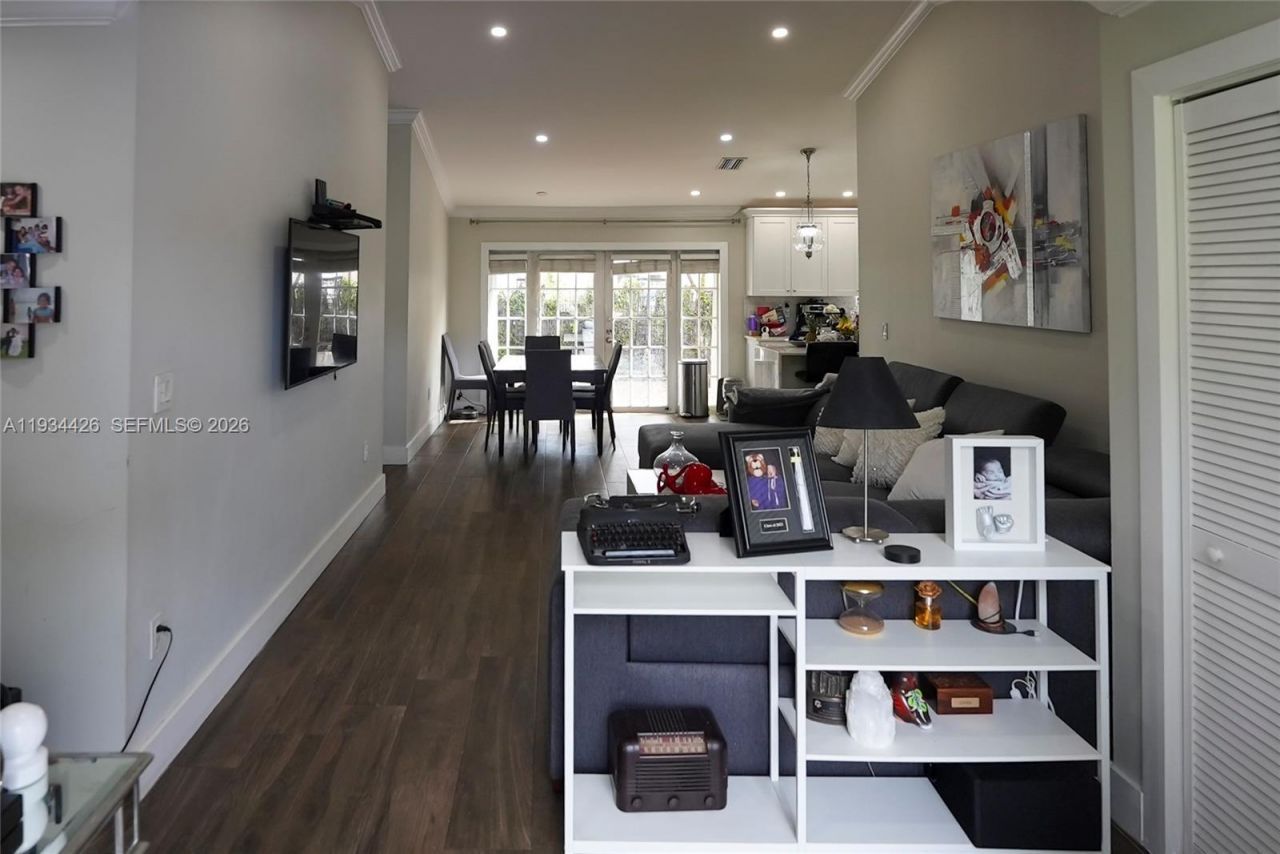 5763 NW 97th Ct, Doral, FL 33178 Photo