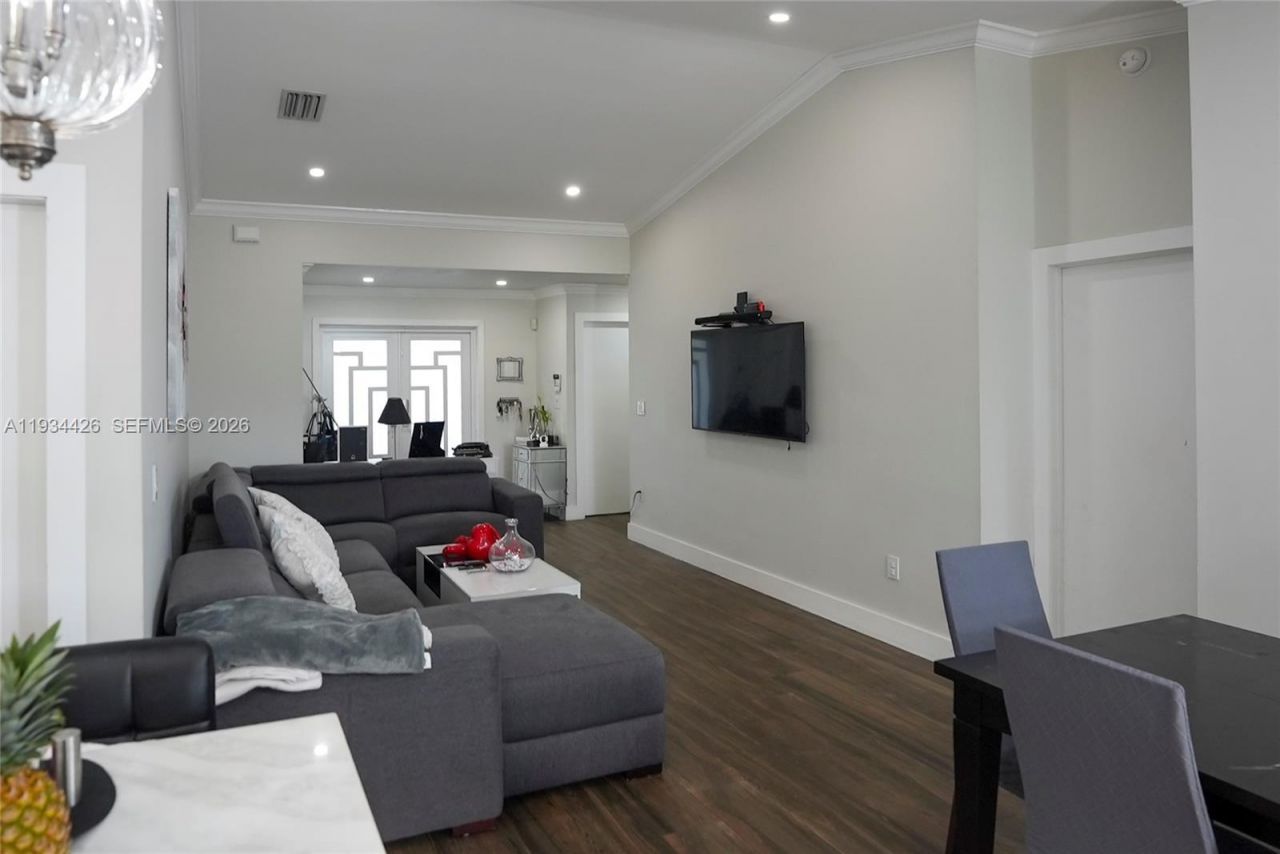 5763 NW 97th Ct, Doral, FL 33178 Photo