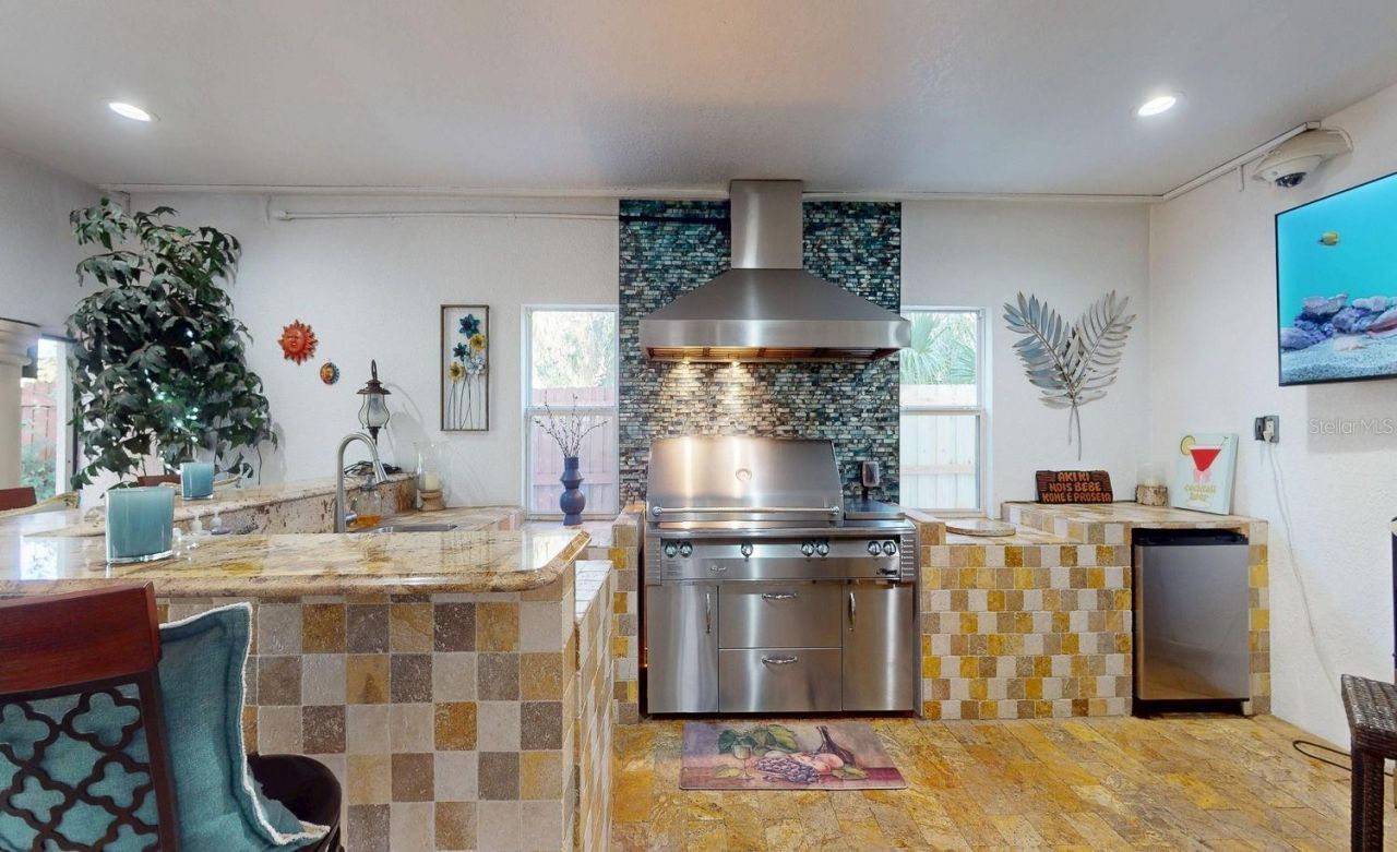 6233 Bayshore Boulevard, Tampa, FL 33611 Photo